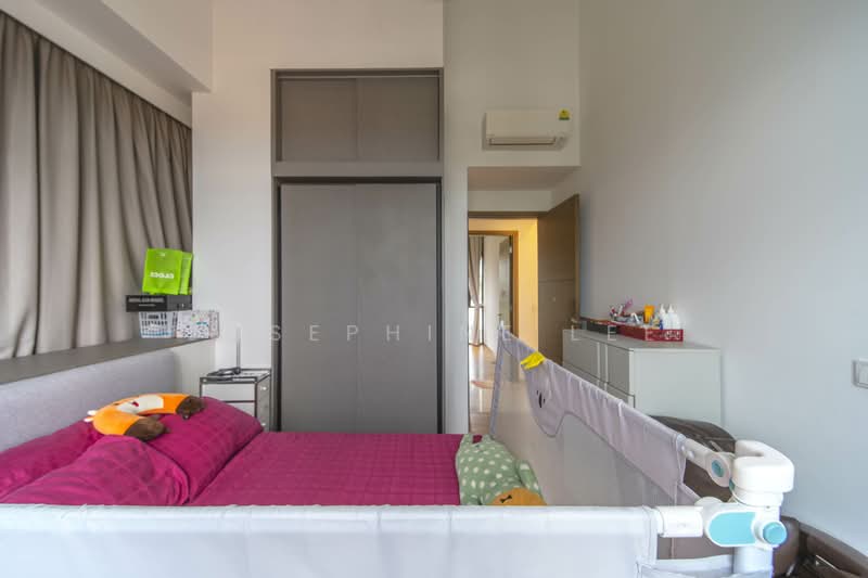 Parkwood Residences, 208 Yio Chu Kang Road, 5 Bedrooms, 1,905 sqft, Apartment For Sale, by Josephine Lee, 500152029 - Junior Master Bedroom (1st level) - PropertyGuru.com.sg