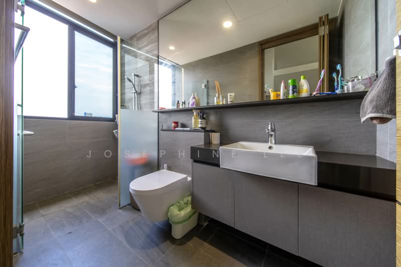 Parkwood Residences, 208 Yio Chu Kang Road, 5 Bedrooms, 1,905 sqft, Apartment For Sale, by Josephine Lee, 500152029 - Junior Master Ensuite Bathroom - PropertyGuru.com.sg