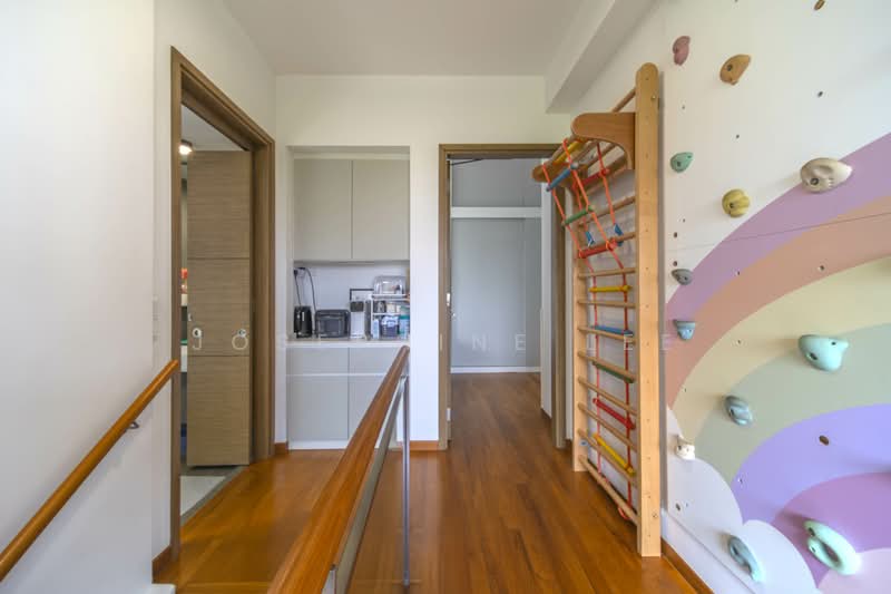 Parkwood Residences, 208 Yio Chu Kang Road, 5 Bedrooms, 1,905 sqft, Apartment For Sale, by Josephine Lee, 500152029 - Corridor (2nd level) - PropertyGuru.com.sg