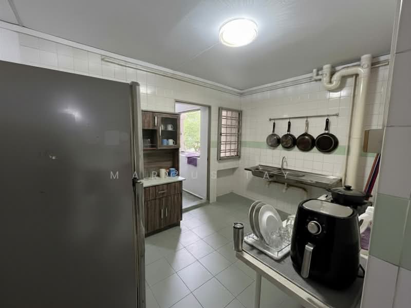 877 Woodlands Avenue 9, 877 Woodlands Avenue 9, 4 Bedrooms, 1,302 sqft, HDB Flat For Rent, by Marcus Tay, 500152052 - Kitchen - PropertyGuru.com.sg