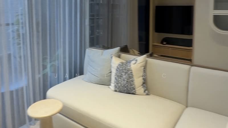 Tembusu Grand, 94 Jalan Tembusu, 1 Bedroom, 646 sqft, Condominium For Sale, by Jane Lim S C, 500152056 - Living Room - PropertyGuru.com.sg
