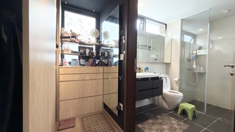 Riverparc Residence, 92 Punggol Drive, 4 Bedrooms, 1,485 sqft, Executive Condominium For Sale, by Tracey Yeo, 500152074 - Master bath - PropertyGuru.com.sg