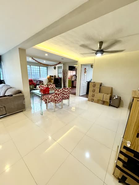785 Yishun Avenue 2, 785 Yishun Avenue 2, 3 Bedrooms, 1,302 sqft, HDB Flat For Sale, by Linda Chong, 500152083 - Living Room - PropertyGuru.com.sg