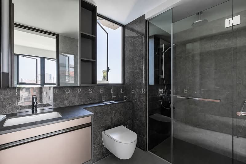 Tembusu Grand, 94 Jalan Tembusu, 3 Bedrooms, 990 sqft, Condominium For Sale, by Khai Yuen Hong, 500152084 - Bathroom - PropertyGuru.com.sg