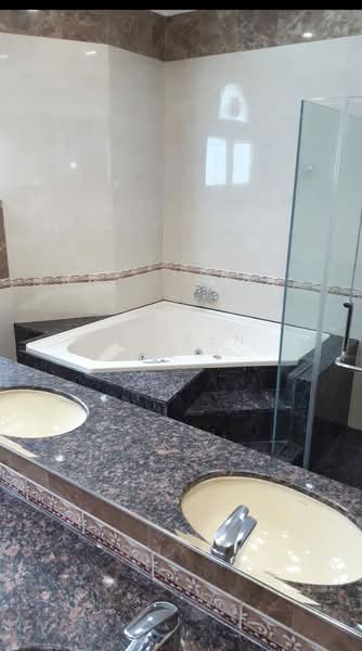 🌟Grand Bungalow With Huge Rooms @ Goodman Estate🌟, , 7 Bedrooms, 5,500 sqft, Bungalow House For Rent, by Darren Teo, 500152091 - Bathroom - PropertyGuru.com.sg