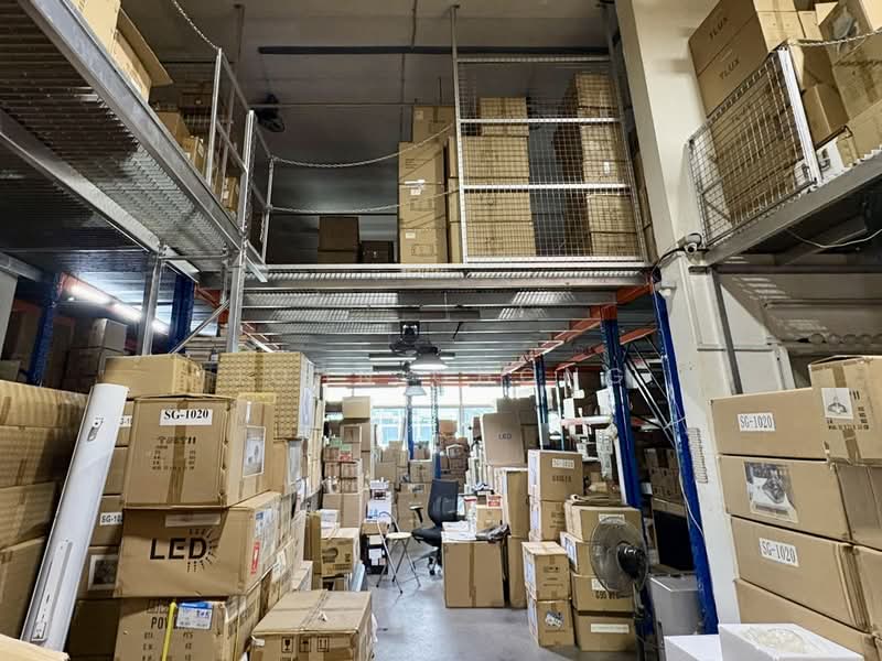 Wcega Plaza, 1 Bukit Batok Crescent, 2,368 sqft, Light Industrial (B1) For Sale, by John Chong, 500152107 - Interior - CommercialGuru.com.sg
