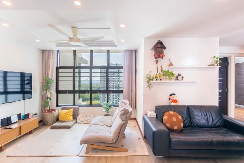 631 Senja Road, 631 Senja Road, 3 Bedrooms, 969 sqft, HDB Flat For Sale, by Linda Yang, 500152114 - Living Room - PropertyGuru.com.sg