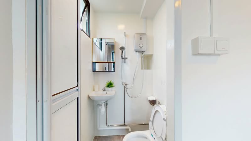 Simei Green Condominium, 1 Simei Street 4, 3 Bedrooms, 1,195 sqft, Condominium For Sale, by John Chong, 500152118 - Bathroom - PropertyGuru.com.sg