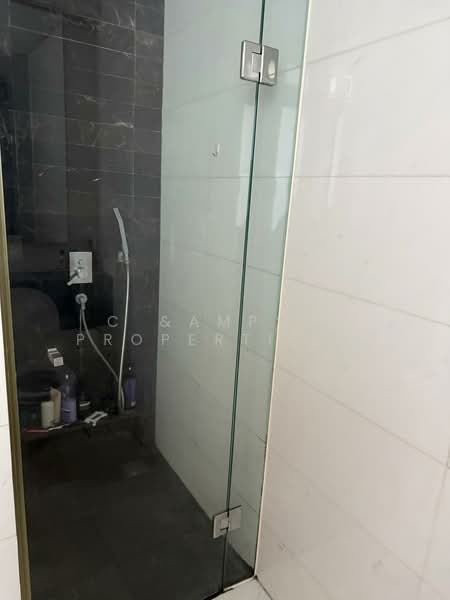 RV Residences, 471 River Valley Road, 1 Bedroom, 421 sqft, Condominium For Rent, by VIOLET, 500152138 - Bathroom - PropertyGuru.com.sg
