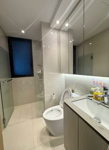 SkyPark Residences, Sembawang Drive, 4 Bedrooms, 1,528 sqft, Executive Condominium For Sale, by Esther Yee, 500152155 - Bathroom - PropertyGuru.com.sg