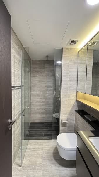 The Commodore, 61 Canberra Drive, 2 Bedrooms, 743 sqft, Condominium For Rent, by Valerie Lee, 500152164 - Common Bathroom - PropertyGuru.com.sg
