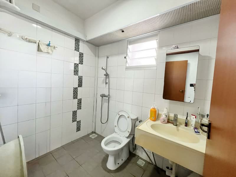 213A Punggol Walk, 213A Punggol Walk, 3 Bedrooms, 1,216 sqft, HDB Flat For Sale, by Esther Yee, 500152173 - Bathroom - PropertyGuru.com.sg