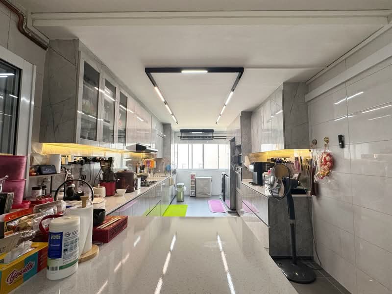 476 Ang Mo Kio Avenue 10, 476 Ang Mo Kio Avenue 10, 2 Bedrooms, 882 sqft, HDB Flat For Sale, by Esther Yee, 500152177 - Kitchen - PropertyGuru.com.sg