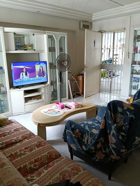 479 Sembawang Drive, 479 Sembawang Drive, Room Rental, 150 sqft, HDB Flat For Rent, by Chee Kong Chng John, 500152185 - Living Room - PropertyGuru.com.sg