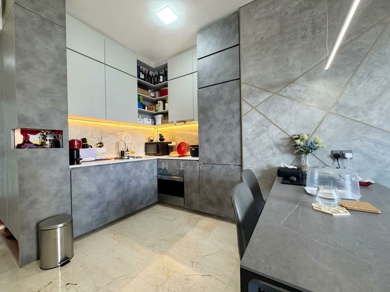 Queens Peak, 1 Dundee Road, 2 Bedrooms, 624 sqft, Condominium For Sale, by Esther Yee, 500152198 - Kitchen - PropertyGuru.com.sg