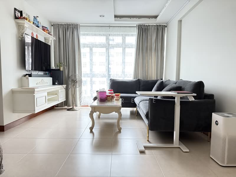 458 Segar Road, 458 Segar Road, 3 Bedrooms, 1,001 sqft, HDB Flat For Sale, by Lee Irene, 500152203 - Living Room - PropertyGuru.com.sg