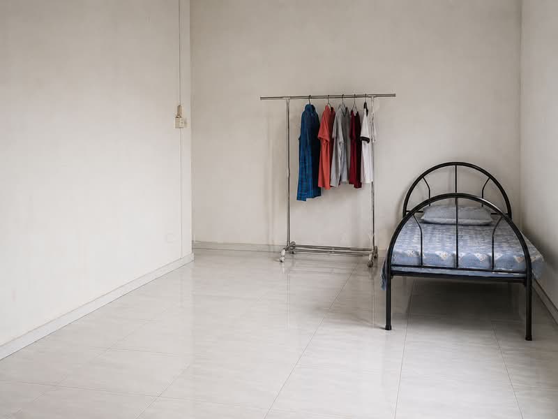 129 Owen Road, , 3 Bedrooms, 958 sqft, HDB Flat For Sale, by Cleon Tay, 500152205 - Bedroom - PropertyGuru.com.sg