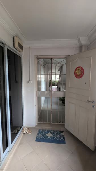 754 Pasir Ris Street 71, 754 Pasir Ris Street 71, Room Rental, 130 sqft, HDB Flat For Rent, by Esther Yee, 500152208 - Entrance - PropertyGuru.com.sg