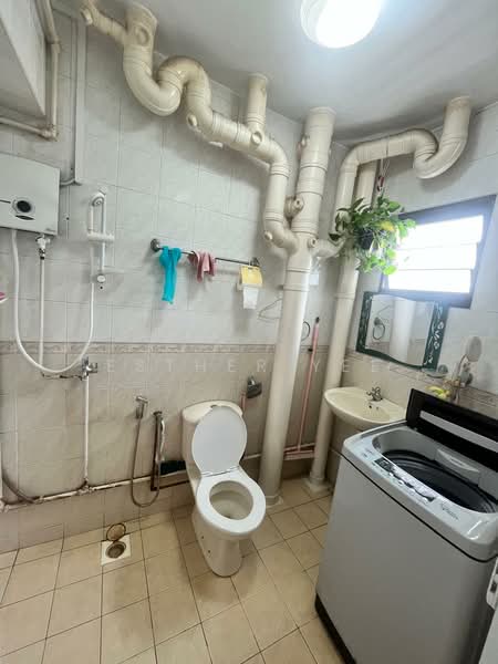 980C Buangkok Crescent, 980C Buangkok Crescent, 3 Bedrooms, 915 sqft, HDB Flat For Rent, by Esther Yee, 500152213 - Bathroom - PropertyGuru.com.sg