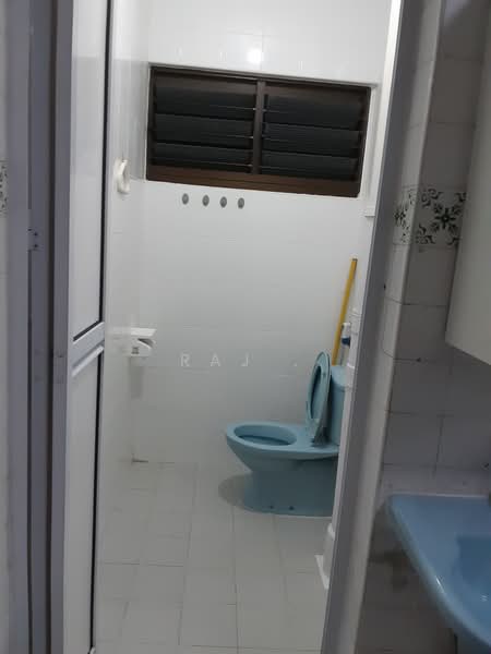 293 Tampines Street 22, 293 Tampines Street 22, 2 Bedrooms, 735 sqft, HDB Flat For Rent, by Raj ., 500152218 - Bathroom - PropertyGuru.com.sg