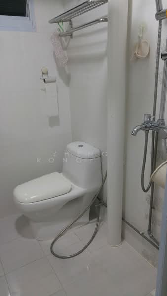 354 Clementi Avenue 2, 354 Clementi Avenue 2, Room Rental, 120 sqft, HDB Flat For Rent, by Zheng Ronghua 郑荣华, 500152266 - Bathroom - PropertyGuru.com.sg