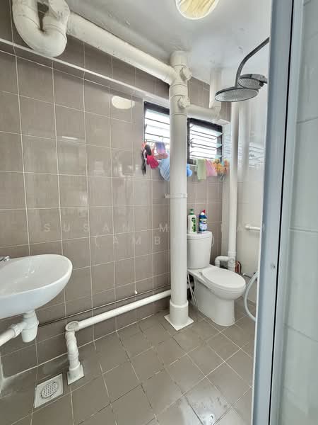 613 Bedok Reservoir Road, 613 Bedok Reservoir Road, 4 Bedrooms, 1,302 sqft, HDB Flat For Sale, by Susan Mariam (Amboi), 500152276 - Kitchen Bathroom - PropertyGuru.com.sg