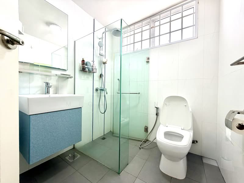Jalan Senang Beautiful Detached, Jalan Senang, 6 Bedrooms, 9,000 sqft, Detached House For Rent, by Micain Ong, 500152284 - Bathroom - PropertyGuru.com.sg