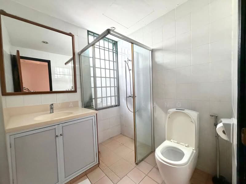 Highgate, 60 Toh Tuck Road, 3 Bedrooms, 1,517 sqft, Condominium For Sale, by Valerie Kang, 500152298 - Bathroom - PropertyGuru.com.sg