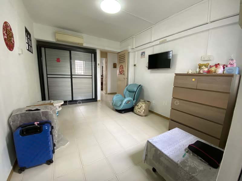 352 Hougang Avenue 7, 352 Hougang Avenue 7, 3 Bedrooms, 1,001 sqft, HDB Flat For Sale, by Neo Kwee Eng, 500152300 - Master Bedroom - PropertyGuru.com.sg
