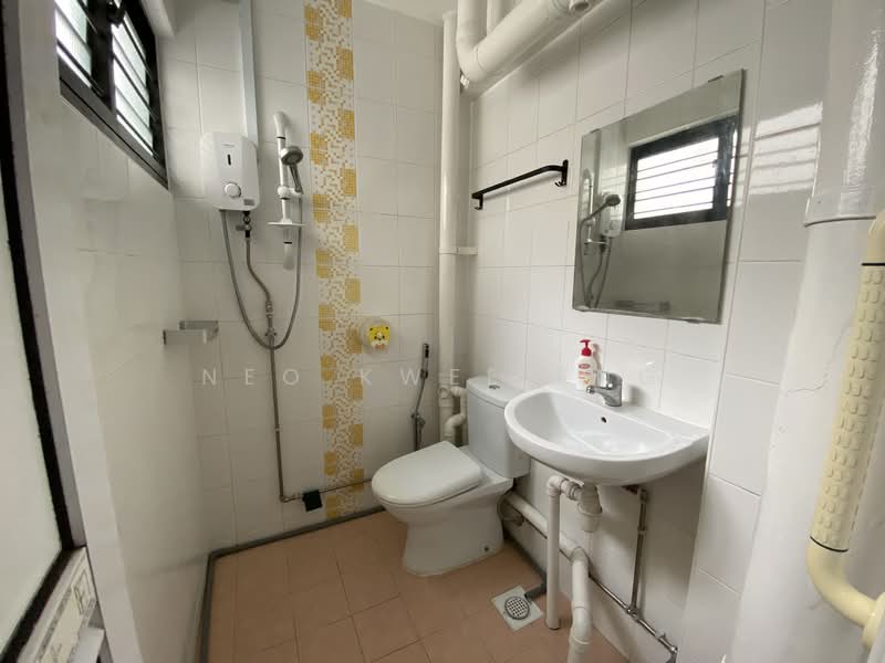 352 Hougang Avenue 7, 352 Hougang Avenue 7, 3 Bedrooms, 1,001 sqft, HDB Flat For Sale, by Neo Kwee Eng, 500152300 - Master Bathroom - PropertyGuru.com.sg