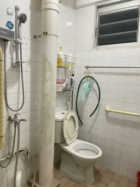 109 Serangoon North Avenue 1, 109 Serangoon North Avenue 1, 3 Bedrooms, 980 sqft, HDB Flat For Sale, by Kelly Lim, 500152322 - Bathroom - PropertyGuru.com.sg