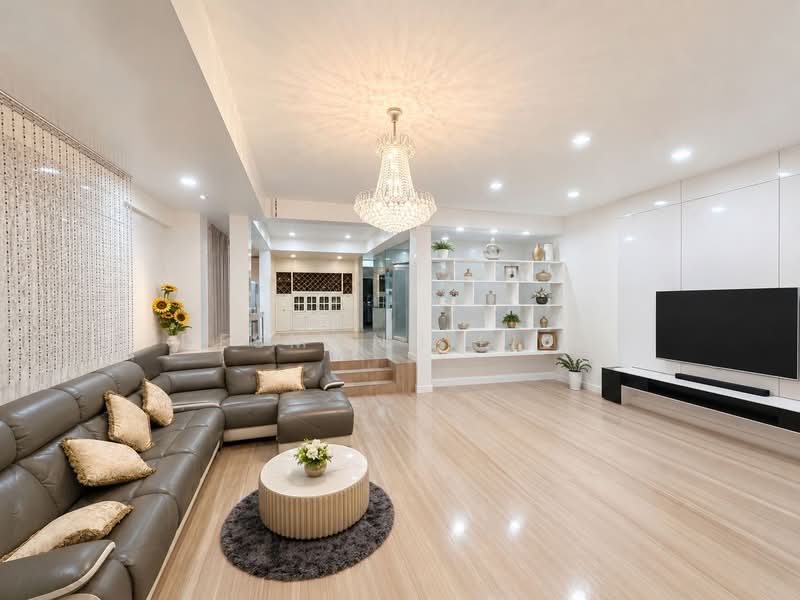 MacPherson, Jalan Anggerek, 10+ Bedrooms, 5,335 sqft, Corner Terrace For Sale, by Desmond Liew, 500152335 - Living Room - PropertyGuru.com.sg