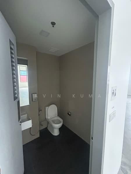 HH @ Kallang, 55 Kallang Pudding Road, 1,808 sqft, Light Industrial (B1) For Rent, by Pravin Kumar, 500152346 - Bathroom - CommercialGuru.com.sg