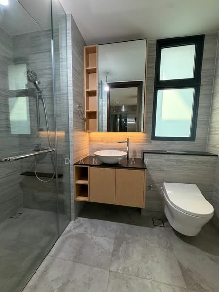 Belgravia Ace, 100 Belgravia Drive, 5 Bedrooms, 4,058 sqft, Semi-Detached House For Rent, by Dan Tay, 500152371 - Bathroom - PropertyGuru.com.sg