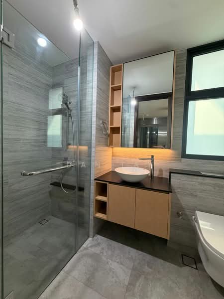 Belgravia Ace, 100 Belgravia Drive, 5 Bedrooms, 4,058 sqft, Semi-Detached House For Rent, by Dan Tay, 500152371 - Bathroom - PropertyGuru.com.sg