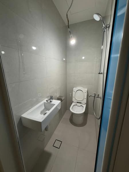 Belgravia Ace, 100 Belgravia Drive, 5 Bedrooms, 4,058 sqft, Semi-Detached House For Rent, by Dan Tay, 500152371 - Bathroom - PropertyGuru.com.sg