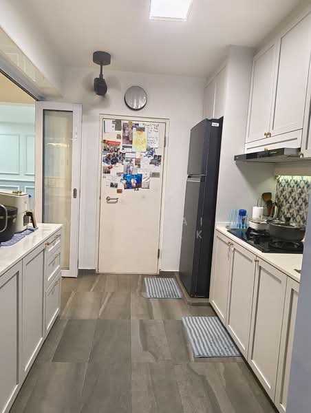 443B Bukit Batok West Avenue 8, 443B Bukit Batok West Avenue 8, 3 Bedrooms, 990 sqft, HDB Flat For Sale, by Mohd Zaini Sardek, 500152373 - Kitchen - PropertyGuru.com.sg