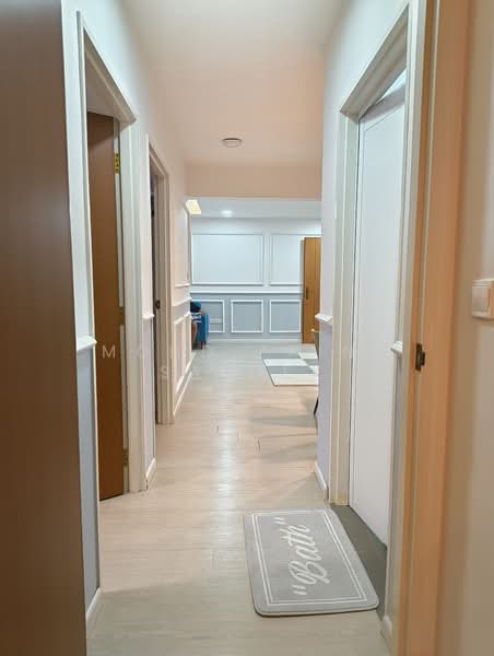 443B Bukit Batok West Avenue 8, 443B Bukit Batok West Avenue 8, 3 Bedrooms, 990 sqft, HDB Flat For Sale, by Mohd Zaini Sardek, 500152373 - Corridor - PropertyGuru.com.sg