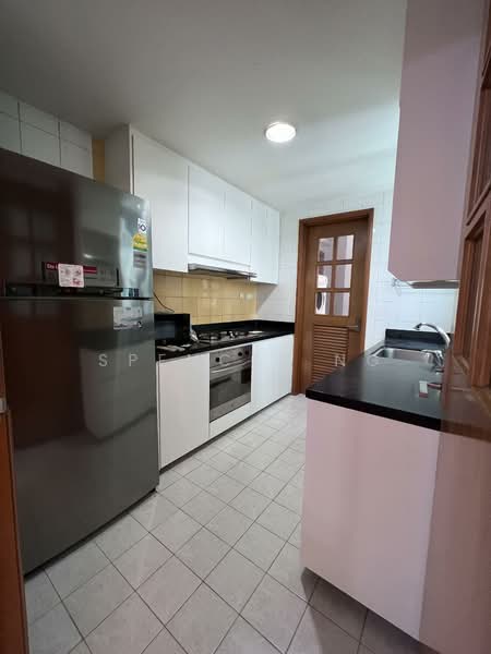 Queens, 10 Stirling Road, 3 Bedrooms, 1,195 sqft, Condominium For Rent, by Spencer Ng, 500152396 - Kitchen - PropertyGuru.com.sg