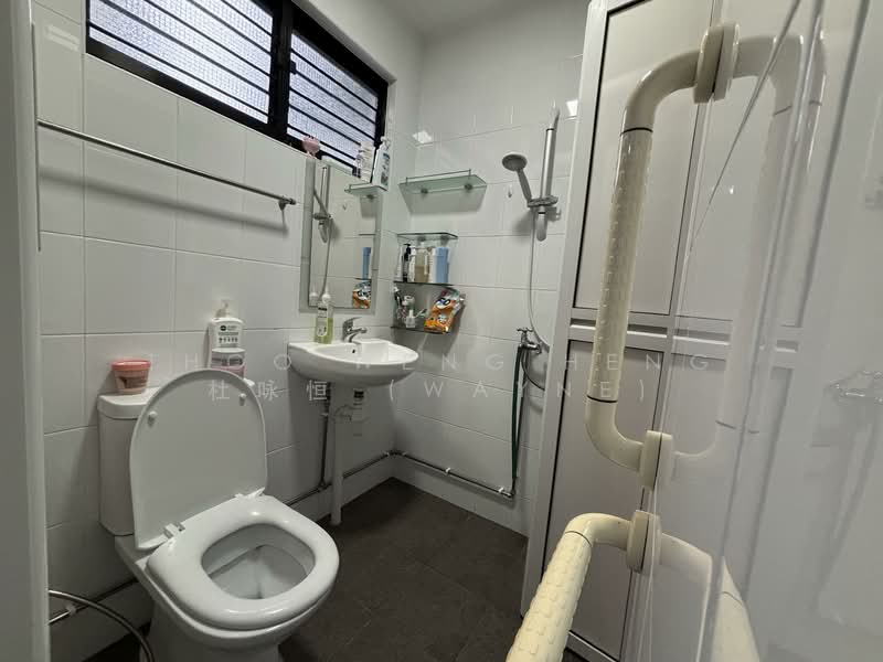 338 Ubi Avenue 1, 338 Ubi Avenue 1, Room Rental, 150 sqft, HDB Flat For Rent, by Thoo Weng Heng 杜咏恒 (Wayne), 500152399 - Bathroom - PropertyGuru.com.sg