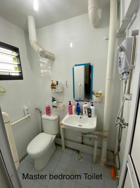 587 Cheng San Court, 587 Ang Mo Kio Avenue 3, 2 Bedrooms, 730 sqft, HDB Flat For Rent, by Su-san Han, 500152401 - Bathroom - PropertyGuru.com.sg