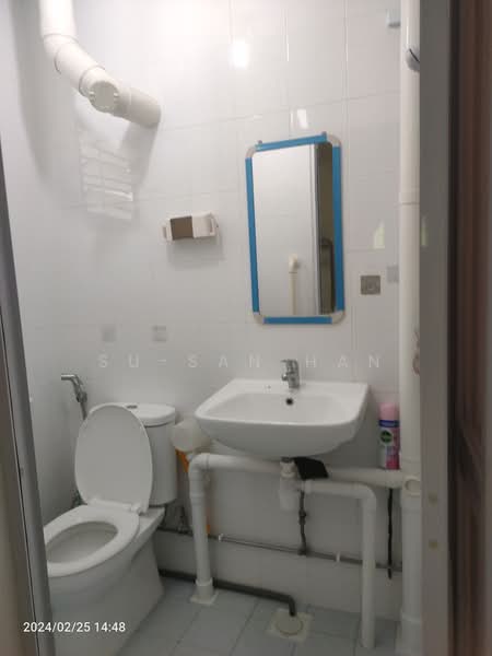587 Cheng San Court, 587 Ang Mo Kio Avenue 3, 2 Bedrooms, 730 sqft, HDB Flat For Rent, by Su-san Han, 500152401 - Bathroom - PropertyGuru.com.sg