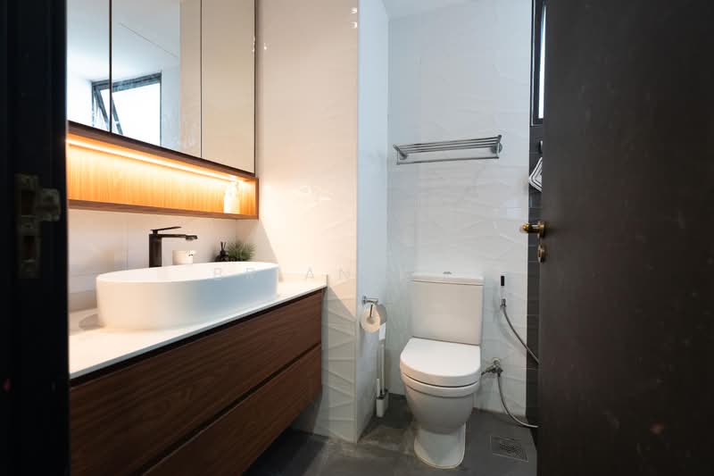 Parc Oasis, 51 Jurong East Avenue 1, 3 Bedrooms, 1,227 sqft, Condominium For Sale, by Brian Koh, 500152405 - Bathroom - PropertyGuru.com.sg
