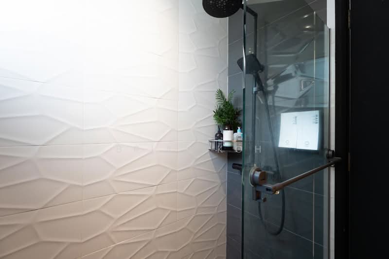 Parc Oasis, 51 Jurong East Avenue 1, 3 Bedrooms, 1,227 sqft, Condominium For Sale, by Brian Koh, 500152405 - Bathroom - PropertyGuru.com.sg