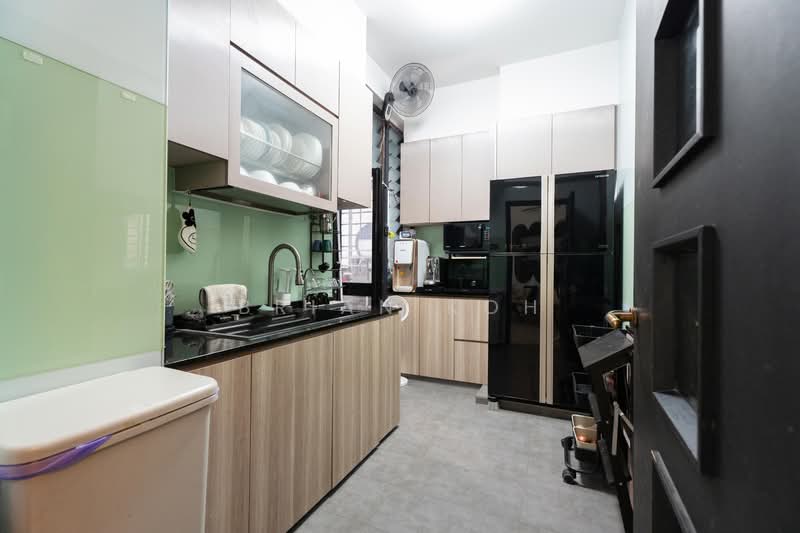 Parc Oasis, 51 Jurong East Avenue 1, 3 Bedrooms, 1,227 sqft, Condominium For Sale, by Brian Koh, 500152405 - Kitchen - PropertyGuru.com.sg
