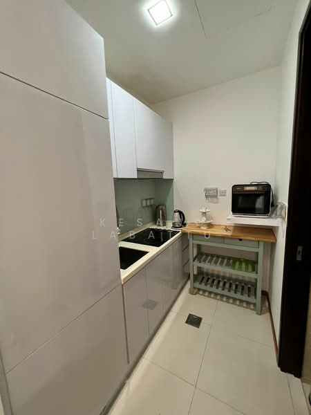 The Lenox, 398 Changi Road, 2 Bedrooms, 775 sqft, Condominium For Sale, by Kesang Labattu, 500152407 - Kitchen - PropertyGuru.com.sg