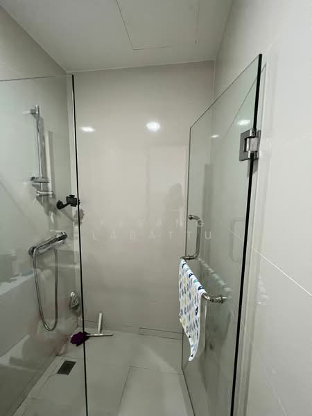 The Lenox, 398 Changi Road, 2 Bedrooms, 775 sqft, Condominium For Sale, by Kesang Labattu, 500152407 - Common Bathroom - PropertyGuru.com.sg