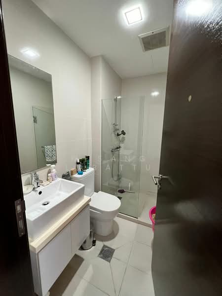 The Lenox, 398 Changi Road, 2 Bedrooms, 775 sqft, Condominium For Sale, by Kesang Labattu, 500152407 - Common Bathroom - PropertyGuru.com.sg