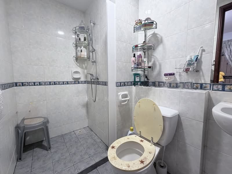 Seletaris, 511 Sembawang Road, 4 Bedrooms, 1,636 sqft, Condominium For Sale, by Roxine Ang, 500152410 - Junior Master Bathroom - PropertyGuru.com.sg