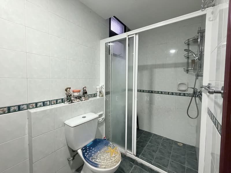 Seletaris, 511 Sembawang Road, 4 Bedrooms, 1,636 sqft, Condominium For Sale, by Roxine Ang, 500152410 - Bathroom - PropertyGuru.com.sg